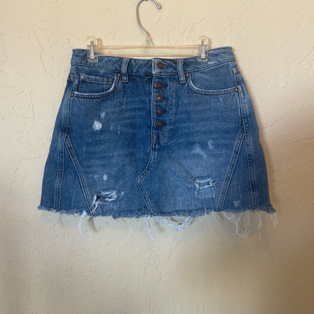 We The Free Blue Distressed Button-Front Denim Mini Skirt